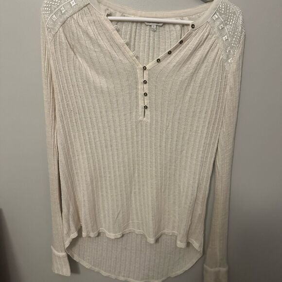 Lucky Brand Cream Long Sleeve Women's Top with Lace Like on Sleeves Size Small - Picture 7 of 11